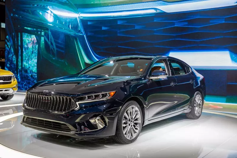 2020 Kia Cadenza, improved exterior styling and enhanced driver assistance features.