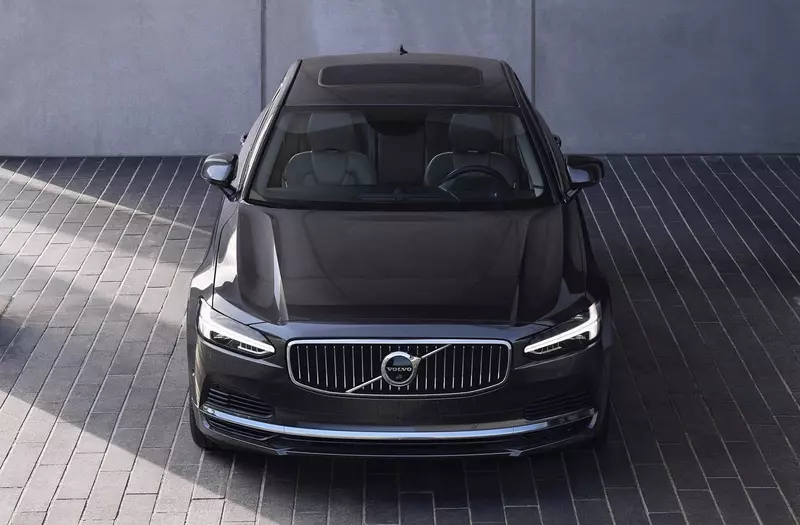 The updated 2021 Volvo S90 and V90 will feature hybrid technology.