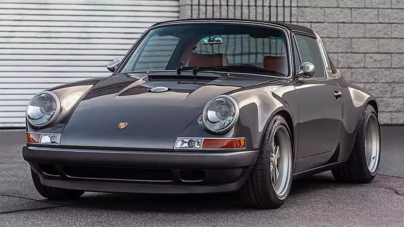 Singer's 911 Targa visits Jay Leno's garage