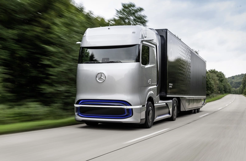 Mercedes-Benz presents the GenH2 fuel cell semi-trailer concept.