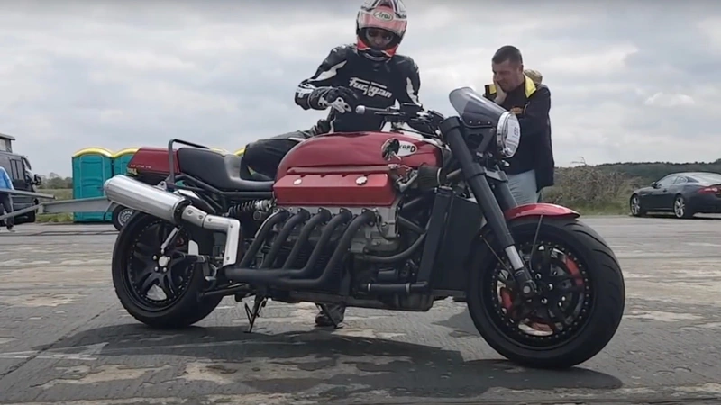 The Viper motorcycle with the V-10 engine is the Tomahawk that Dodge never built.