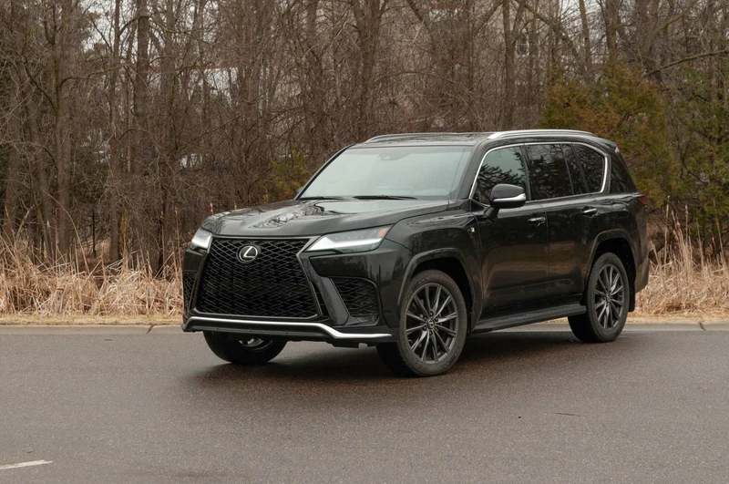 Test drive: modernity and bewilderment of 2022 Lexus LX 600 F Sport