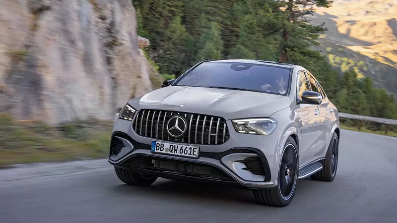 The Mercedes-Benz AMG GLE53 hybrid of 2026 will go on sale at the end of 2025 with a capacity of 536 hp.