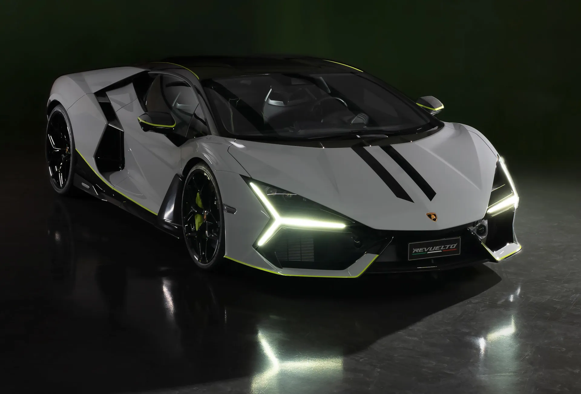 Lamborghini Arena's first meeting unveils the Bespoke "Revuelto".