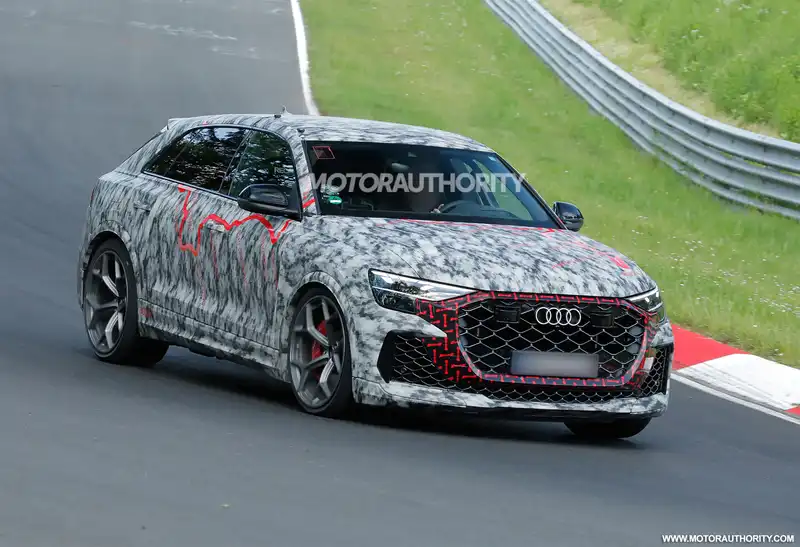 2025 Audi RS Q8 spied in the "ring"