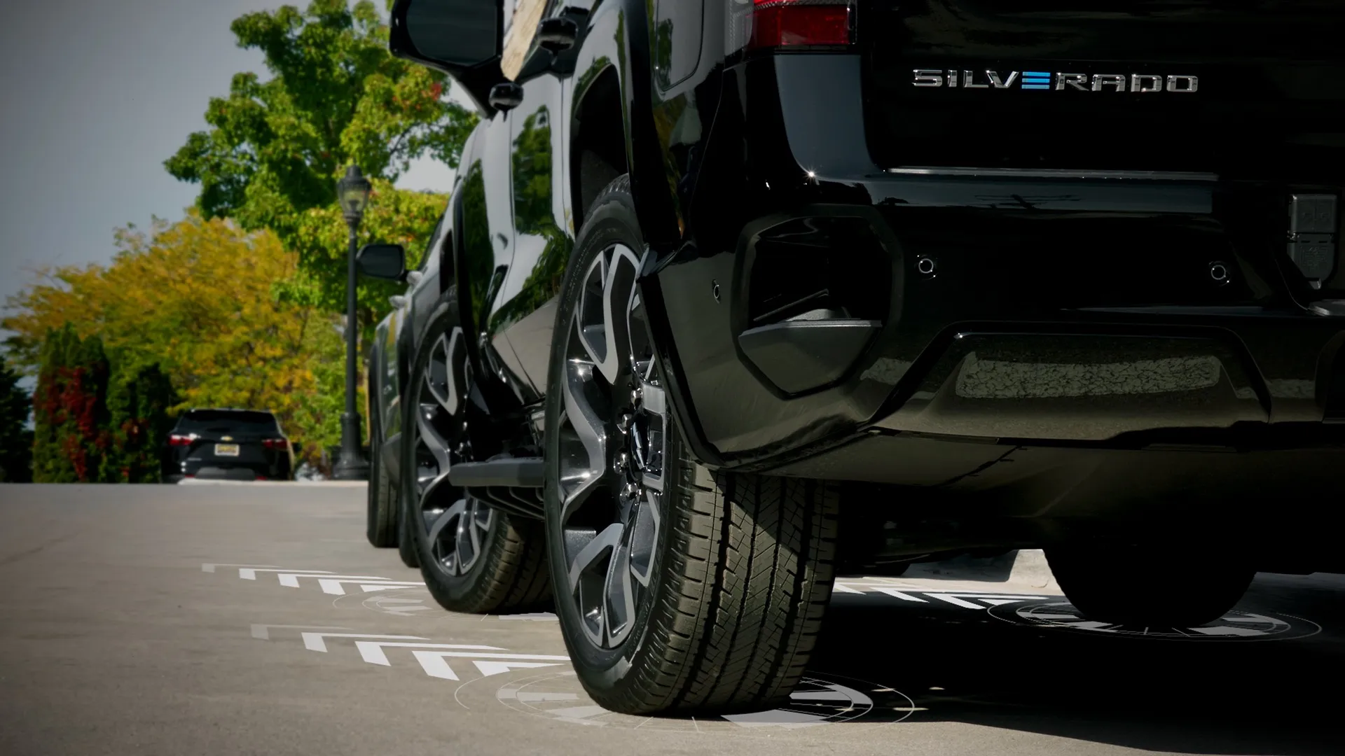 Chevrolet Silverado EV Sidewinder features crack GMC's Club Walk