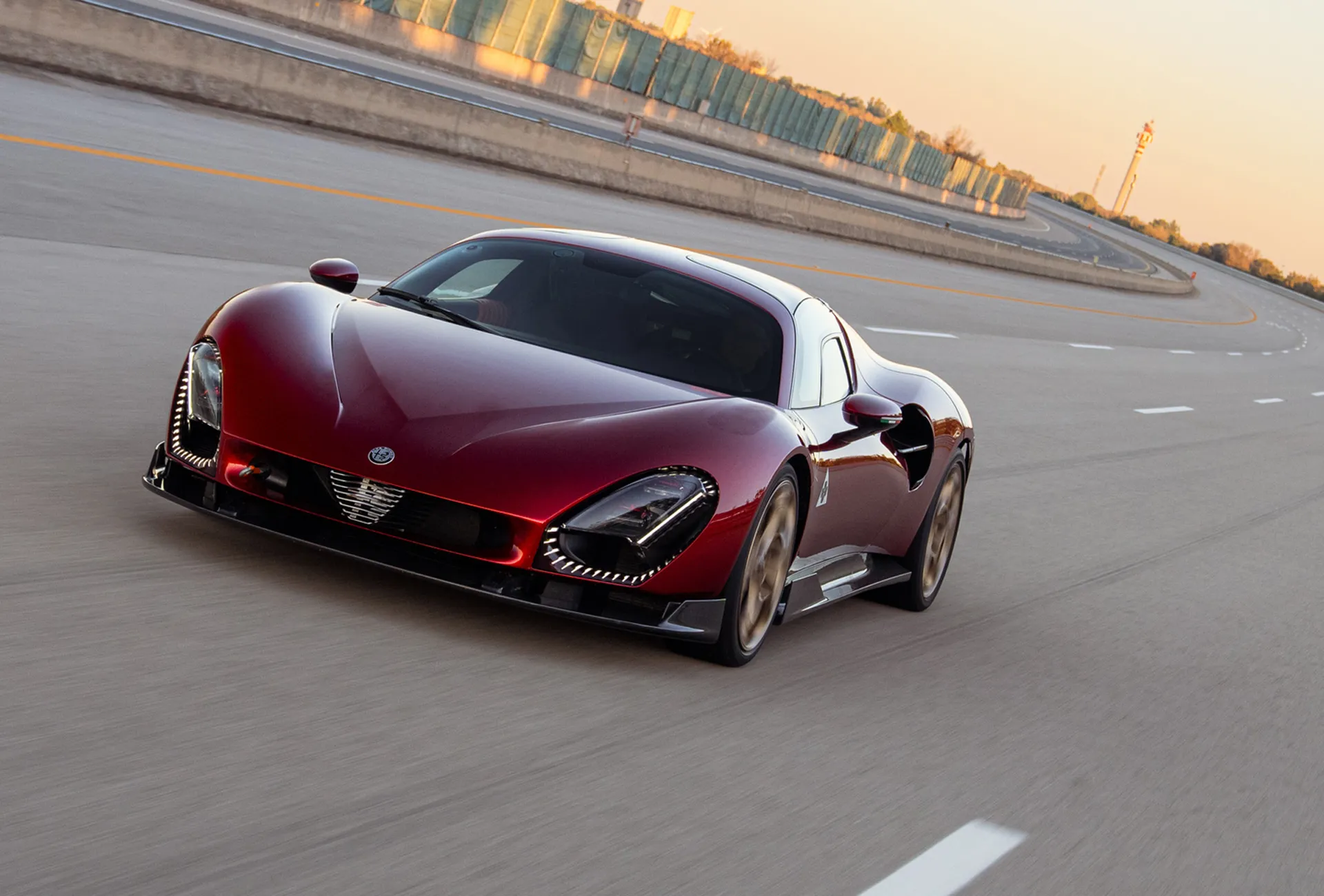 Modern Alfa Romeo 33 Stradare hits 207mph in Nardu